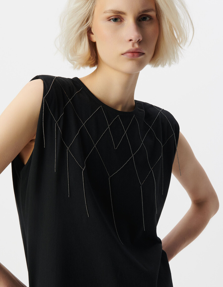 maglietta da donna con spalline nere e decorazioni in microperline