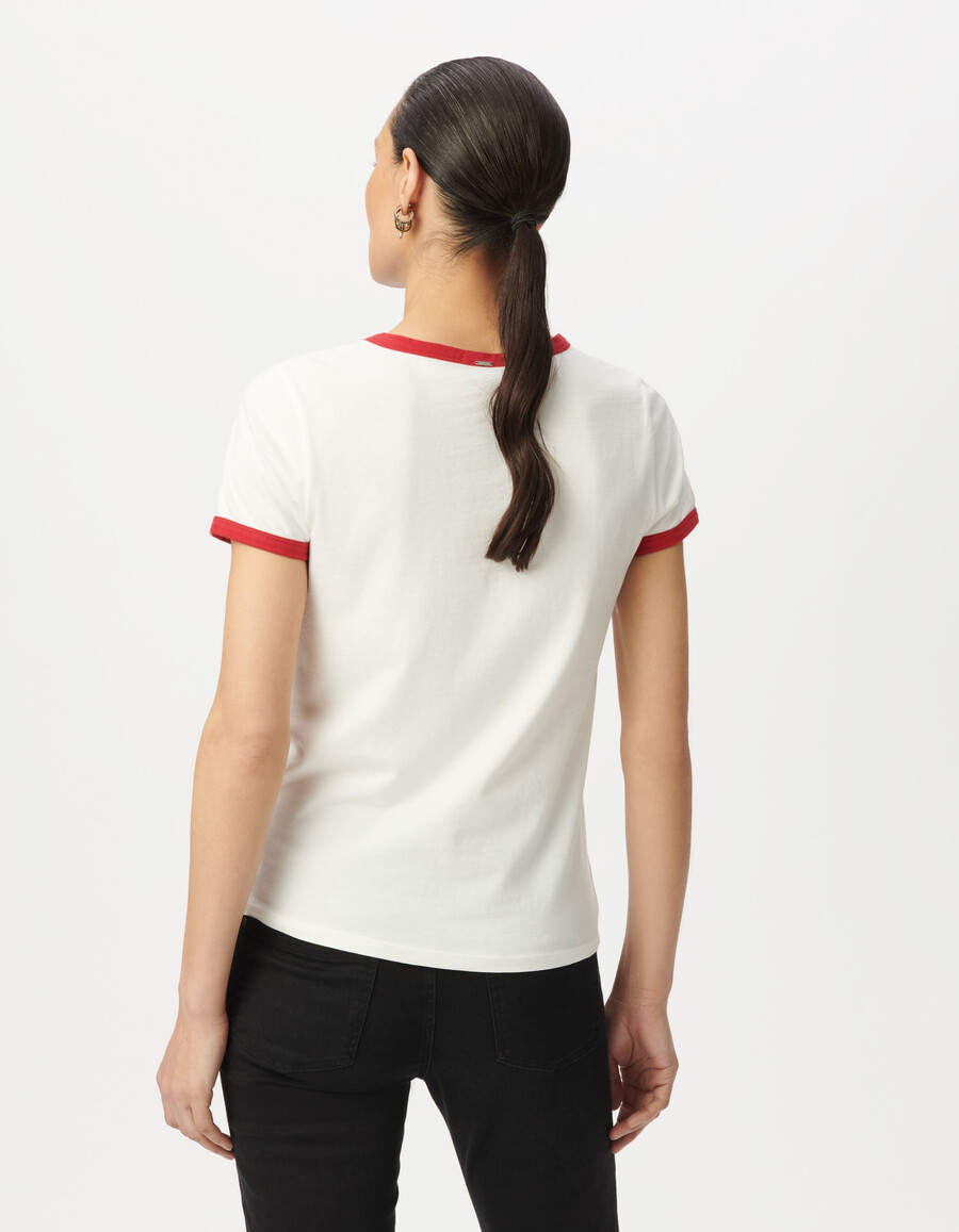 t-shirt bianca da donna in cotone biologico rosa ricamata
