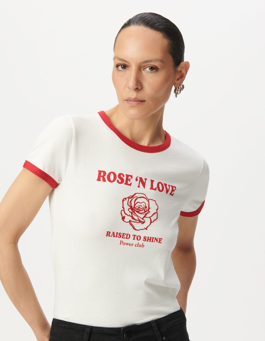 t-shirt bianca da donna in cotone biologico rosa ricamata