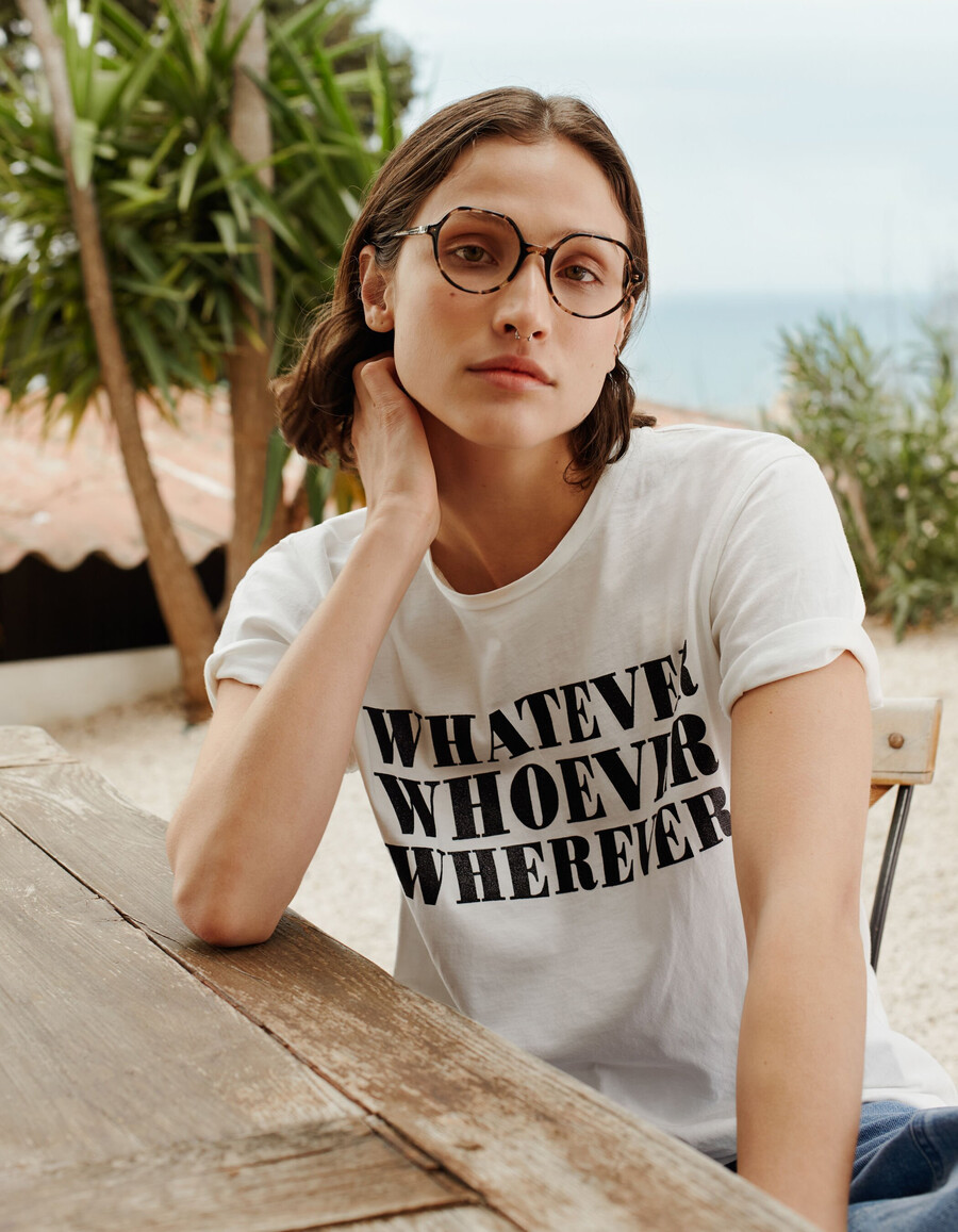 maglietta bianca da donna con slogan glitterato nero