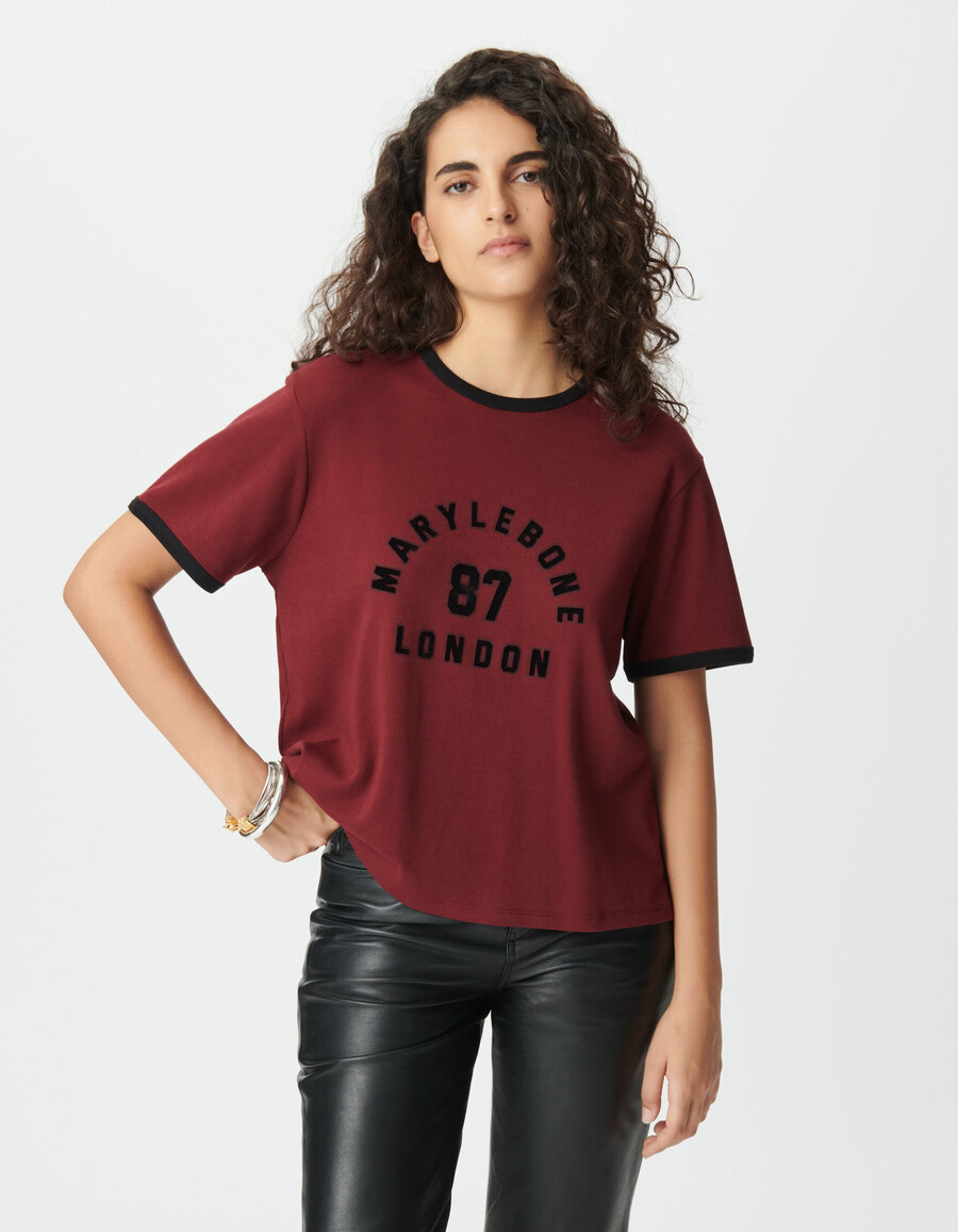 t-shirt da donna bordeaux con slogan in velluto floccato