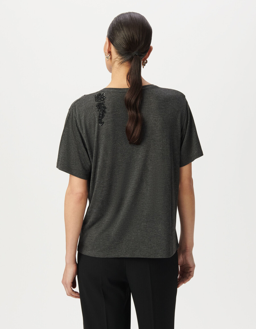 t-shirt grigia da donna con fiori ricamati con paillettes