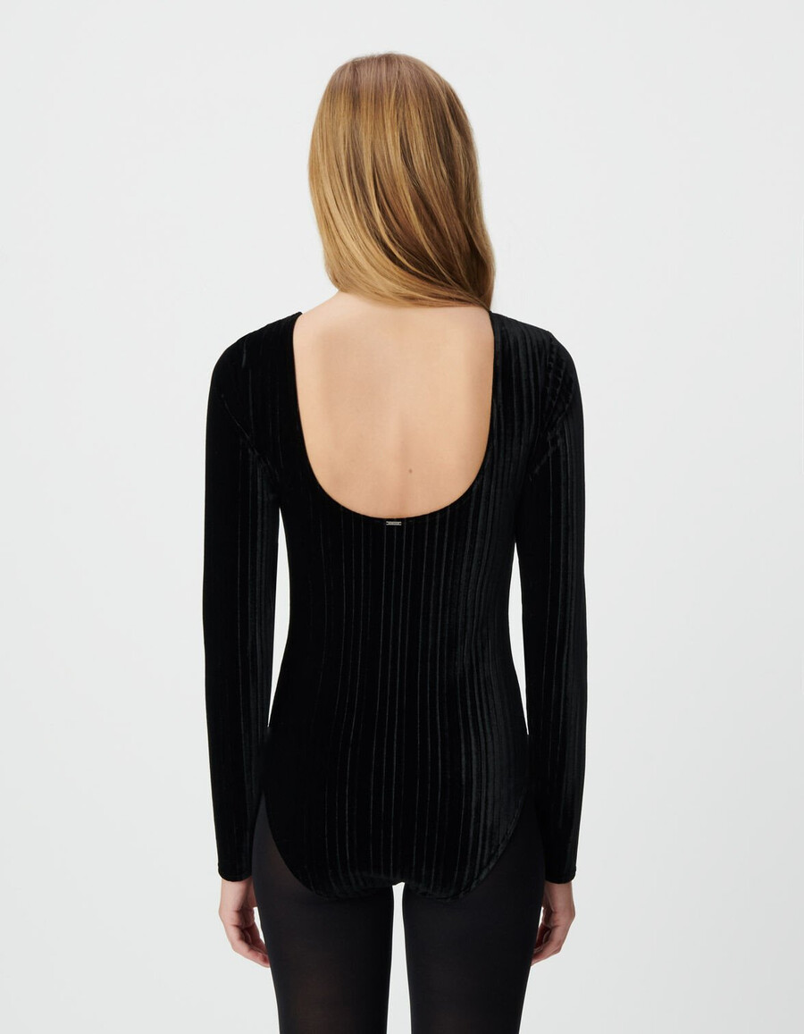 body in maglia di velluto plissettato nero da donna