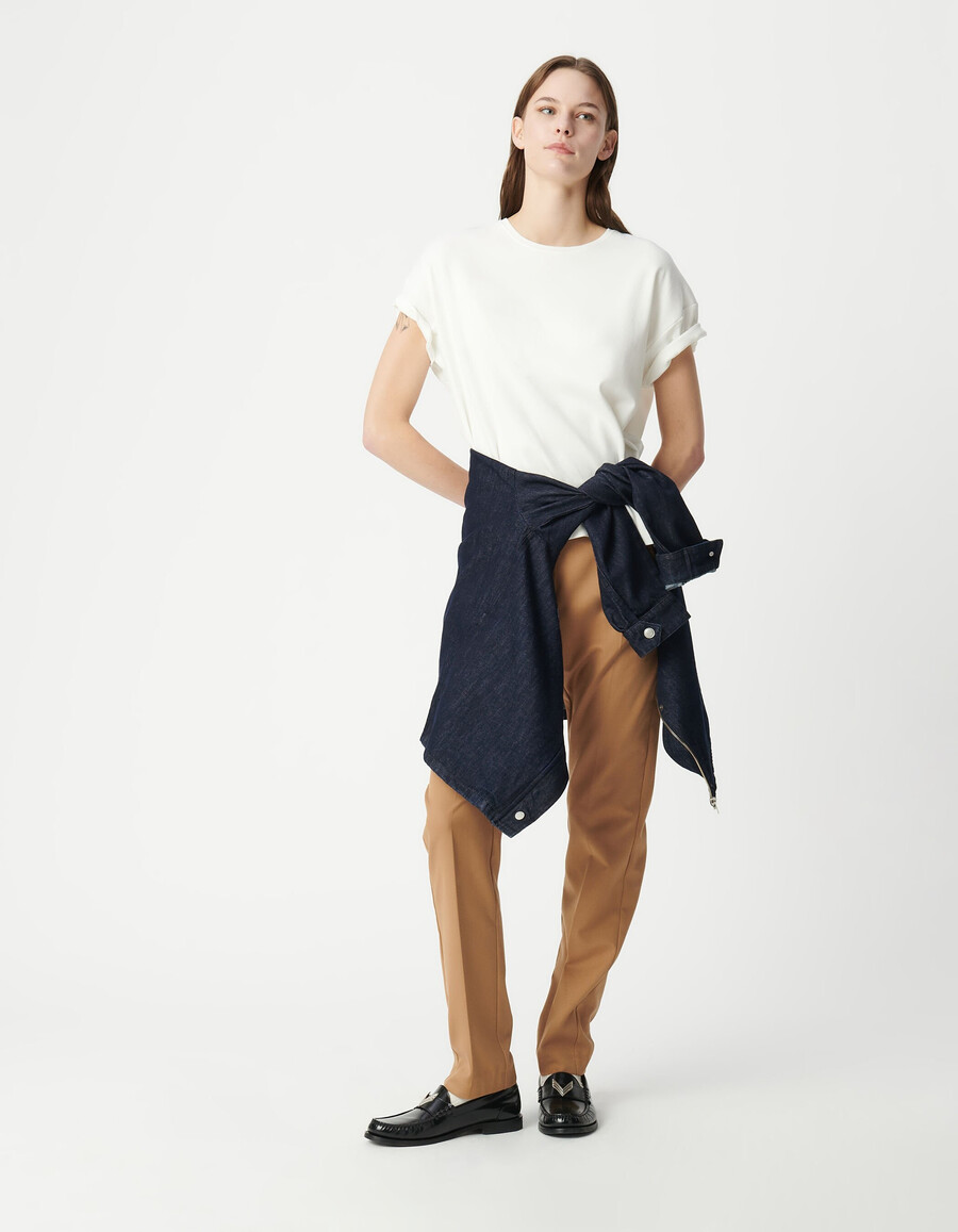 maglietta bianca da donna con scollo rotondo e ricamo a zig zag sul retro