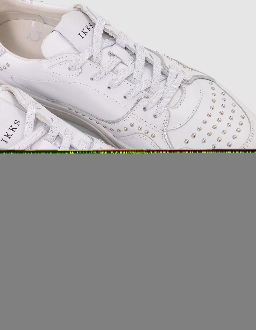 sneakers in pelle bianca con lacci argentati per donna