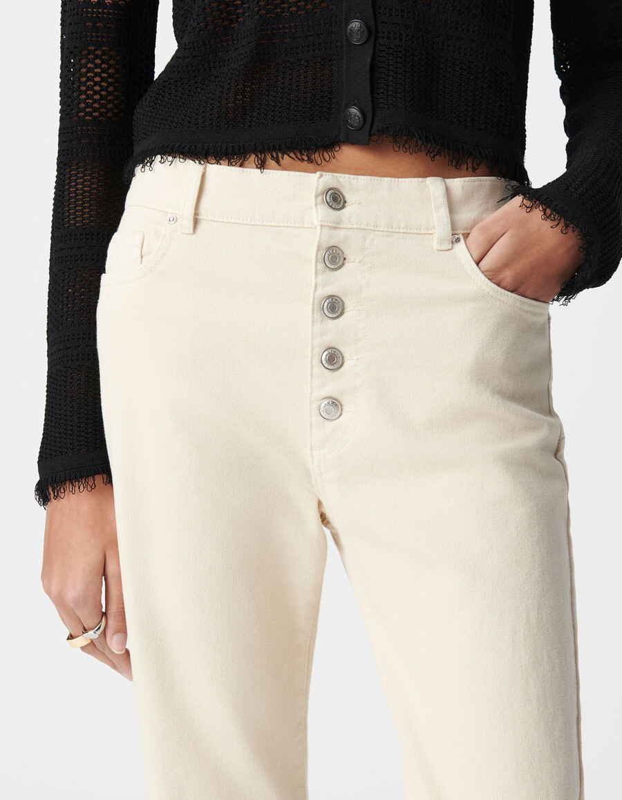 jeans a zampa beige da donna senza cuciture con bottoni a vista