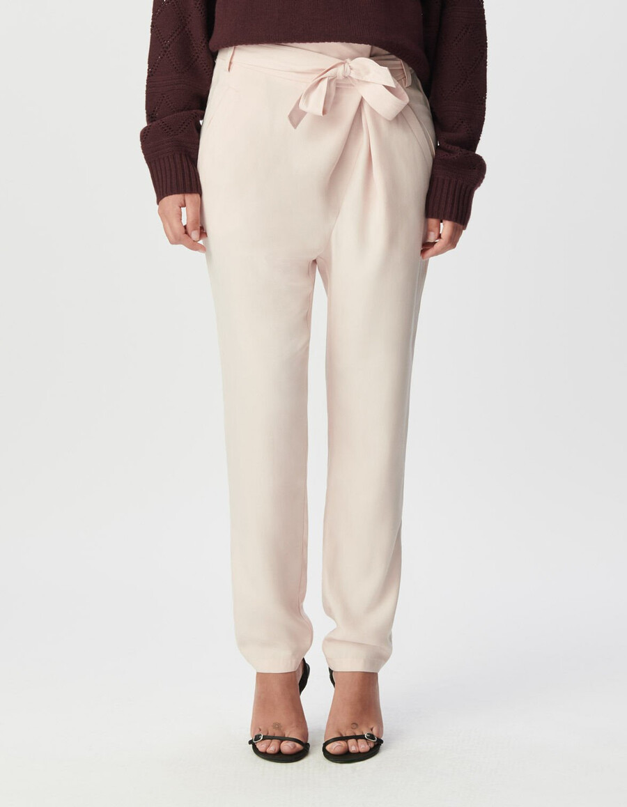 pantaloni da abito rosa asimmetrici da donna