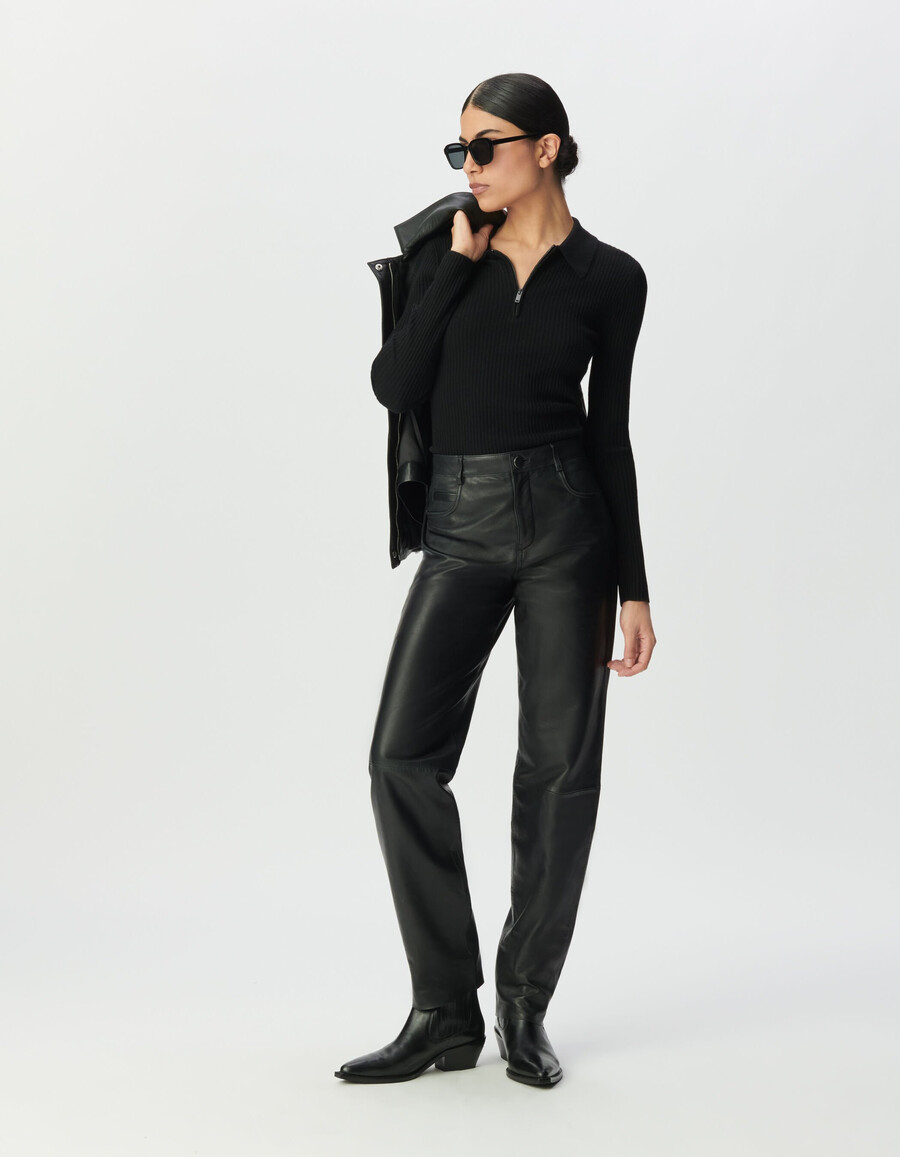 pantaloni da donna in pelle nera con taglio jeans