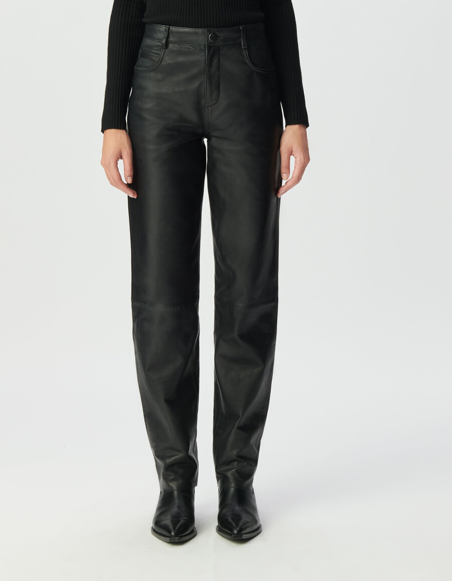 pantaloni da donna in pelle nera con taglio jeans