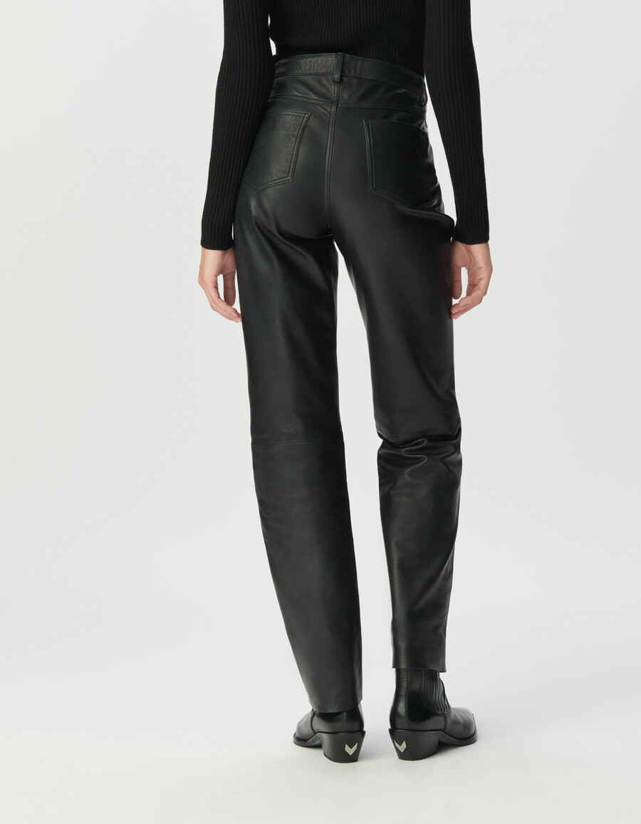 pantaloni da donna in pelle nera con taglio jeans