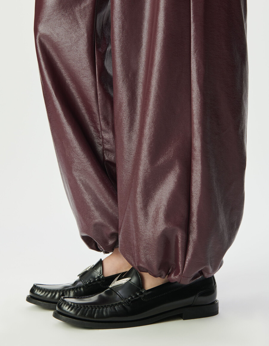 pantaloni da donna effetto vinile bordeaux