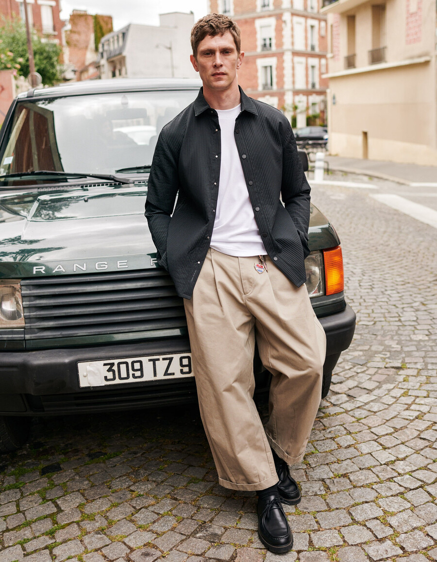pantaloni beige larghi per uomo